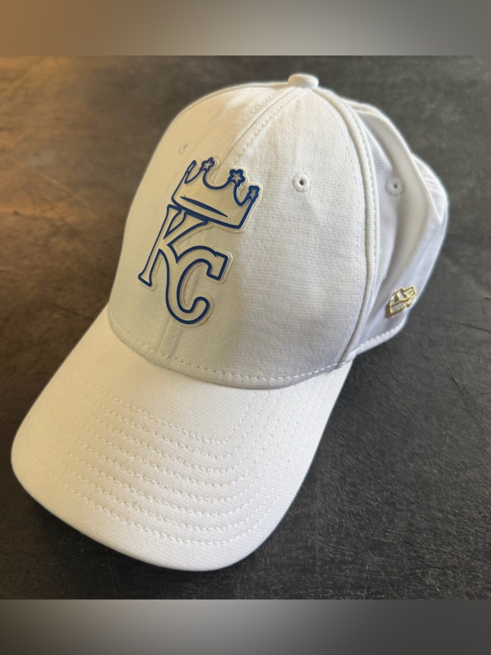 New Era MLB 39THIRTY Kansas City Royals Premium Logo White S/M Flex Fit Hat KC